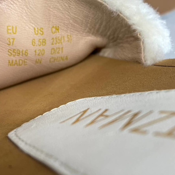 Stuart Weitzman Women's Natural Cammy Shearling Strap Slide Sandal SZ 6.5 B - Picture 9 of 10